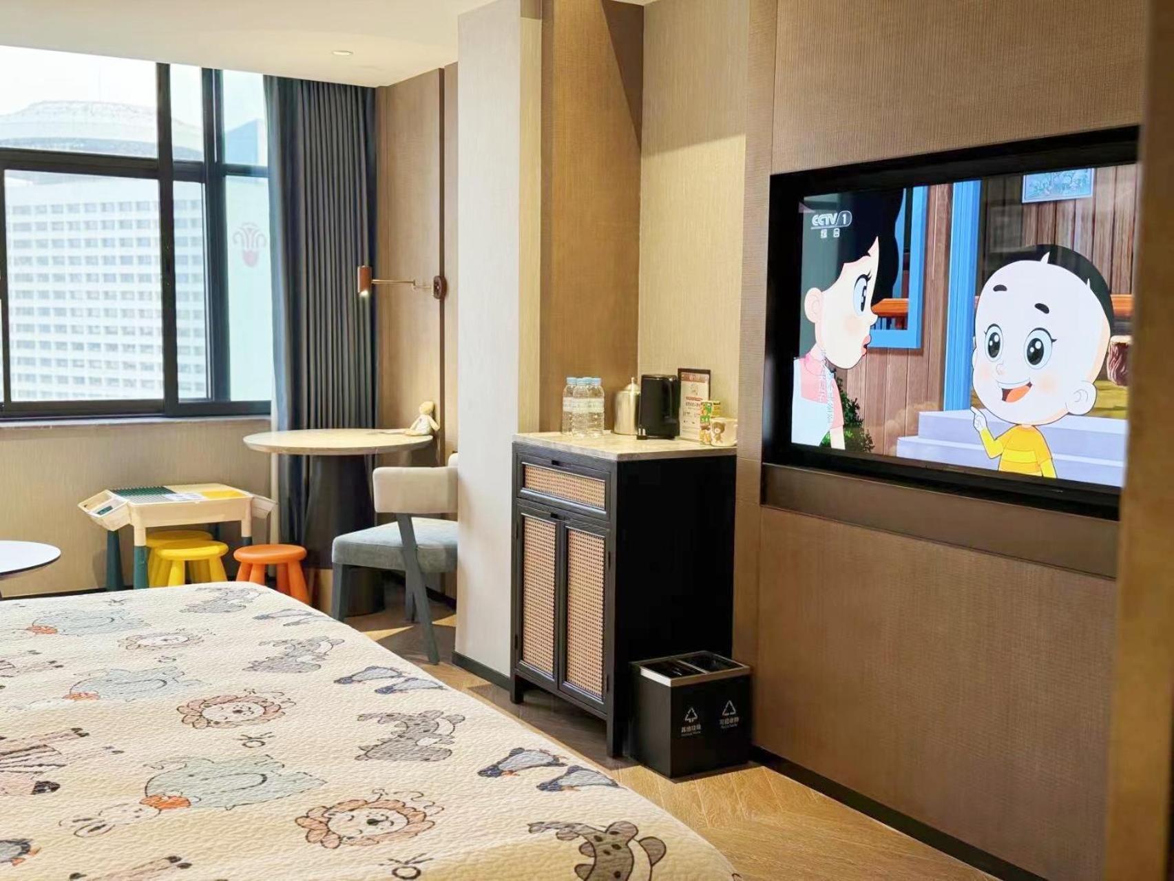 Guangzhou Baiyun Hotel Exterior foto A television in a hotel room